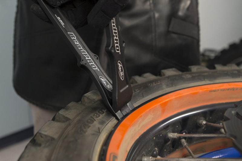BeadPro™ Tire Bead Breaker And Lever Set - Image 2